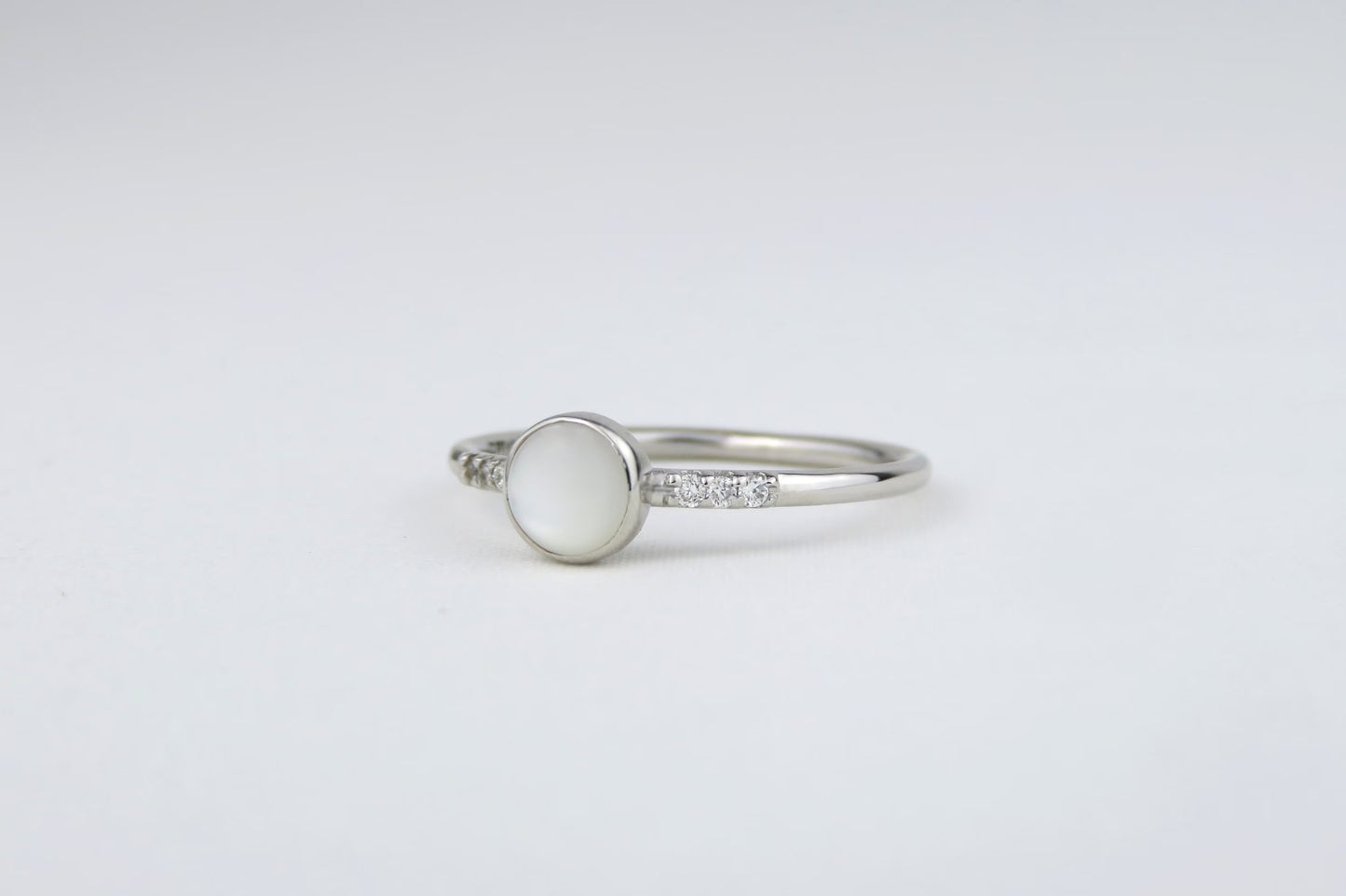 14k White Gold 5mm Round Pearl Ring with Diamond Accents