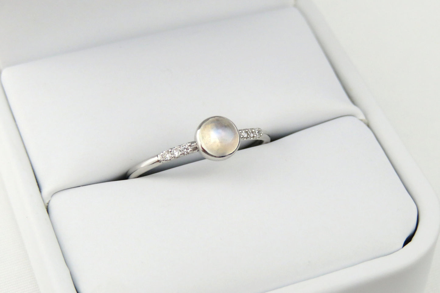 14k Gold 5mm Round Moonstone Ring with Diamond Accents