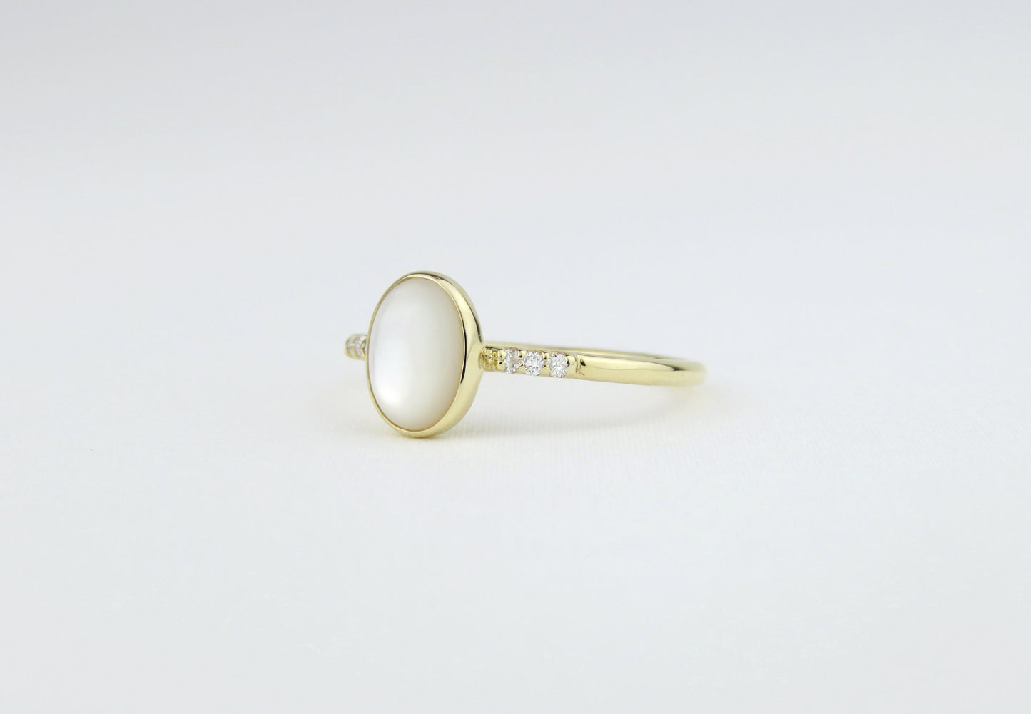 14k Gold 6x8mm Oval Mother of Pearl Ring with Diamond Accents
