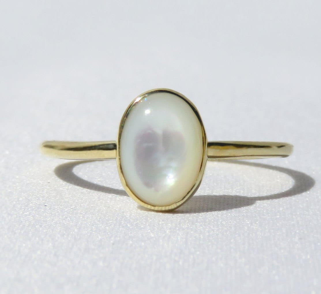 14k Gold 6x8mm Oval Mother of Pearl Ring