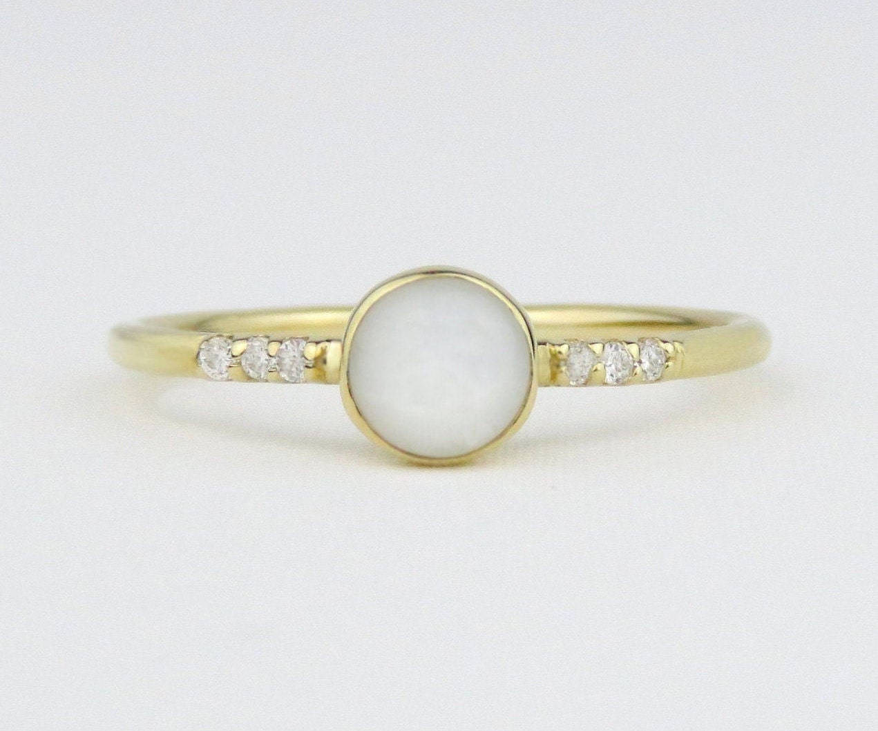 14k Gold 5mm Round Mother of Pearl Ring with Diamond Accents