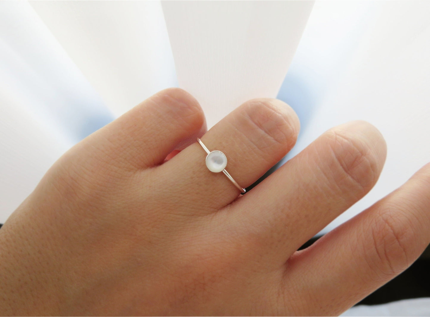 .925 Sterling Silver 5mm Round Mother Of Pearl Ring