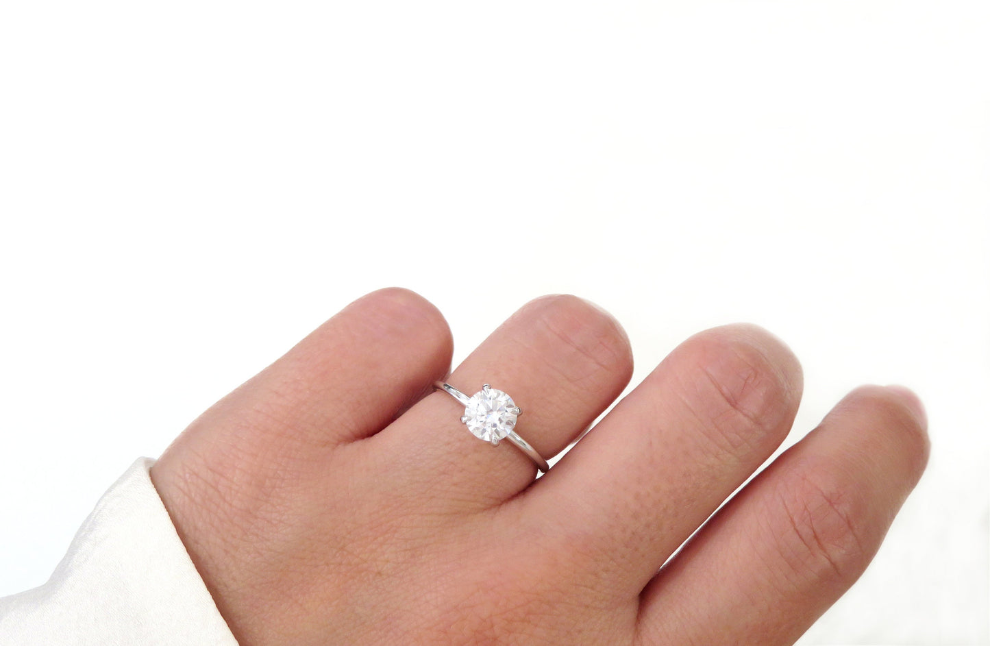 14k Gold 1.00ct Round Moissanite Engagement Ring