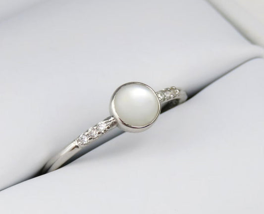 14k White Gold 5mm Round Pearl Ring with Diamond Accents