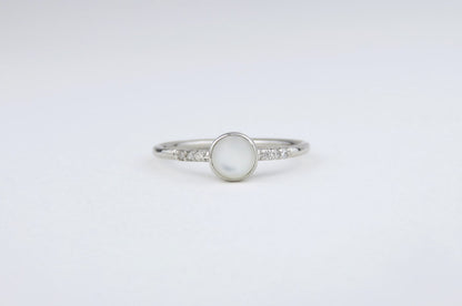 14k White Gold 5mm Round Pearl Ring with Diamond Accents