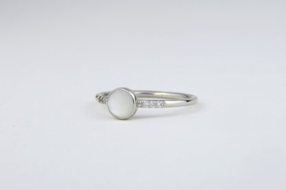 14k White Gold 5mm Round Pearl Ring with Diamond Accents