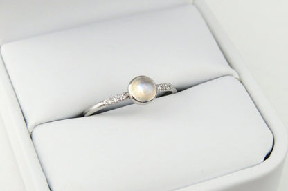 14k Gold 5mm Round Moonstone Ring with Diamond Accents