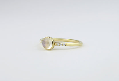14k Gold 5mm Round Moonstone Ring With Diamond Accents