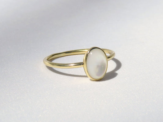 14k Gold 6x8mm Oval Mother of Pearl Ring