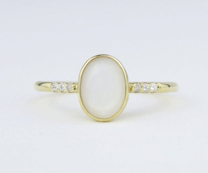 14k Gold 6x8mm Oval Mother of Pearl Ring with Diamond Accents