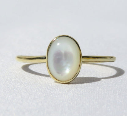14k Gold 6x8mm Oval Mother of Pearl Ring