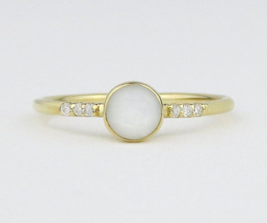 14k Gold 5mm Round Mother of Pearl Ring with Diamond Accents