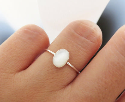 .925 Sterling Silver 6x8mm Oval Mother Of Pearl Ring