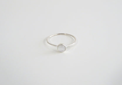 .925 Sterling Silver 5mm Round Mother Of Pearl Ring